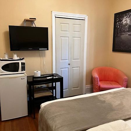 Adas Guesthouse Торонто Екстериор снимка