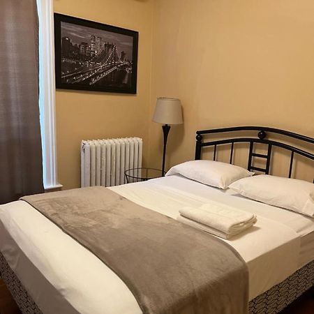 Adas Guesthouse Торонто Екстериор снимка