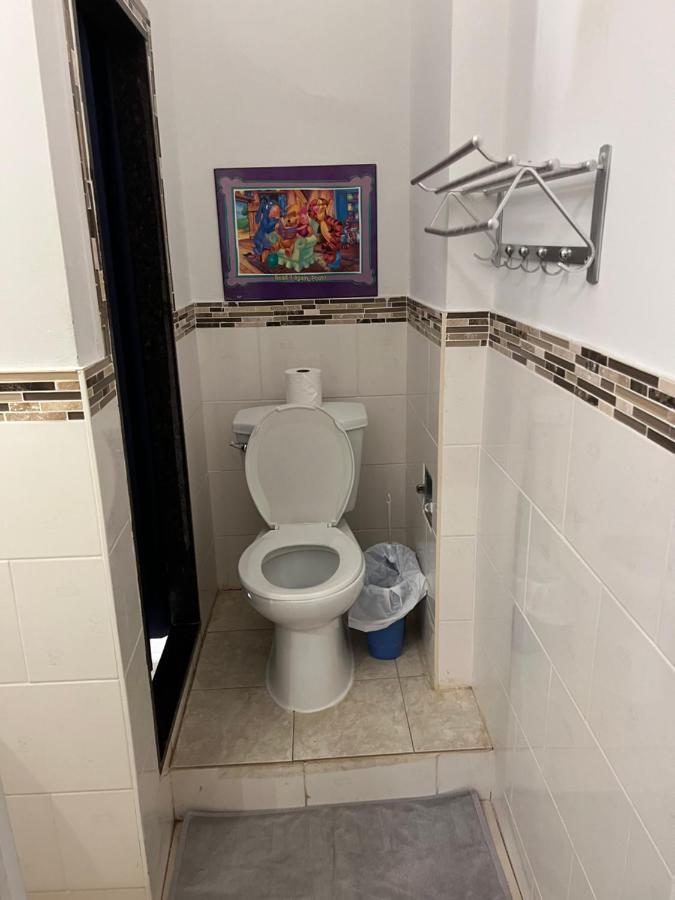 Adas Guesthouse Торонто Екстериор снимка
